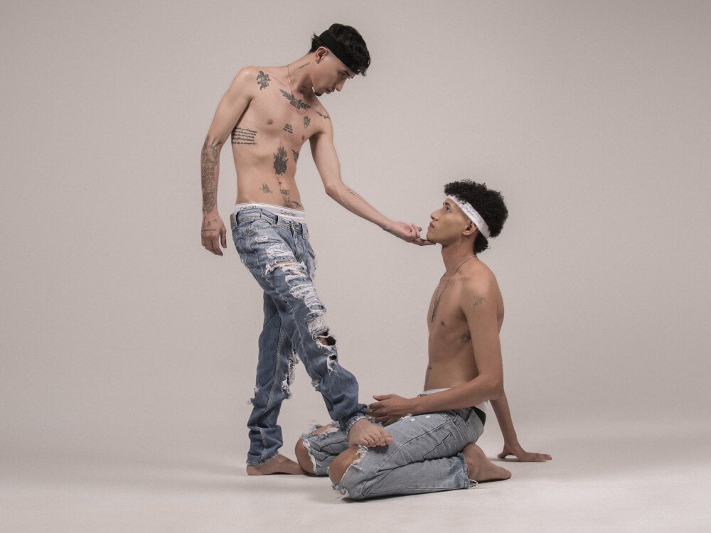 Ian_and_Noah's Offline XXX Chat