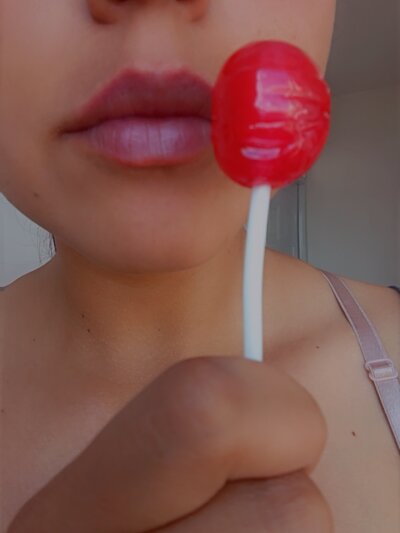 nahomii75 from stripchat
