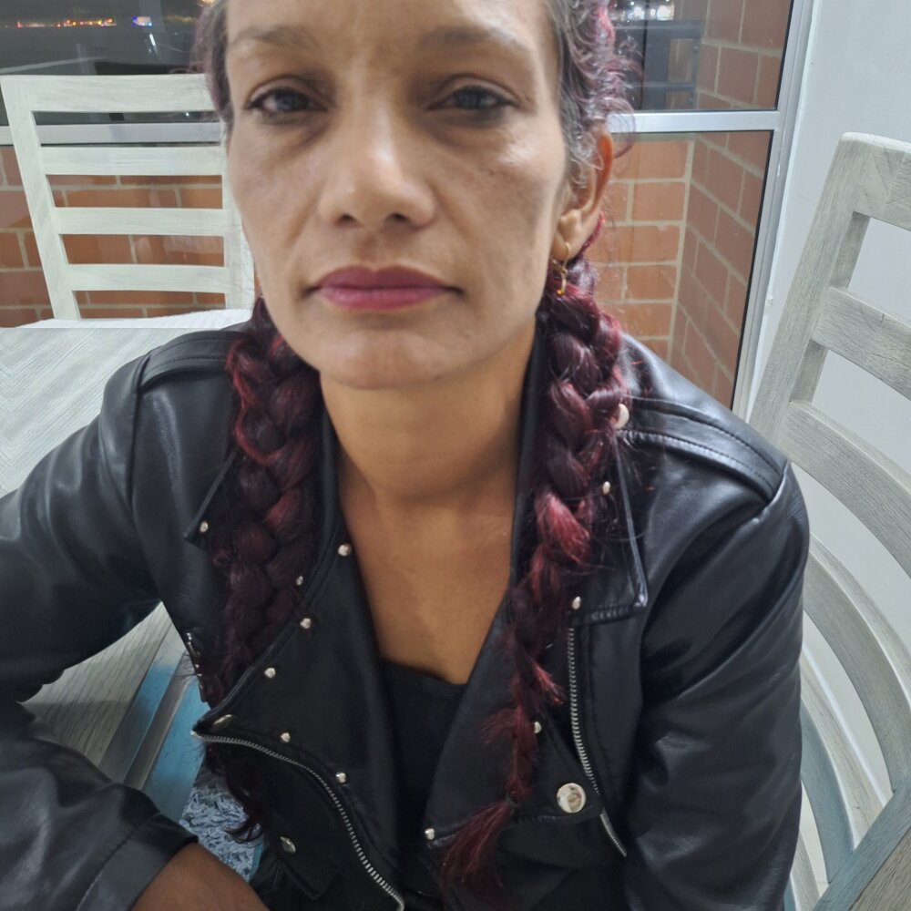 Esmeralda_Hot19's most recent online preview