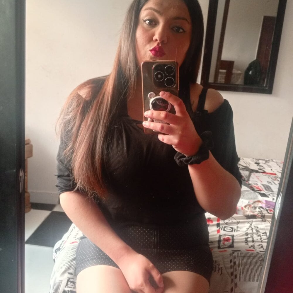 hanna_brokke webcam profile - French Polynesian