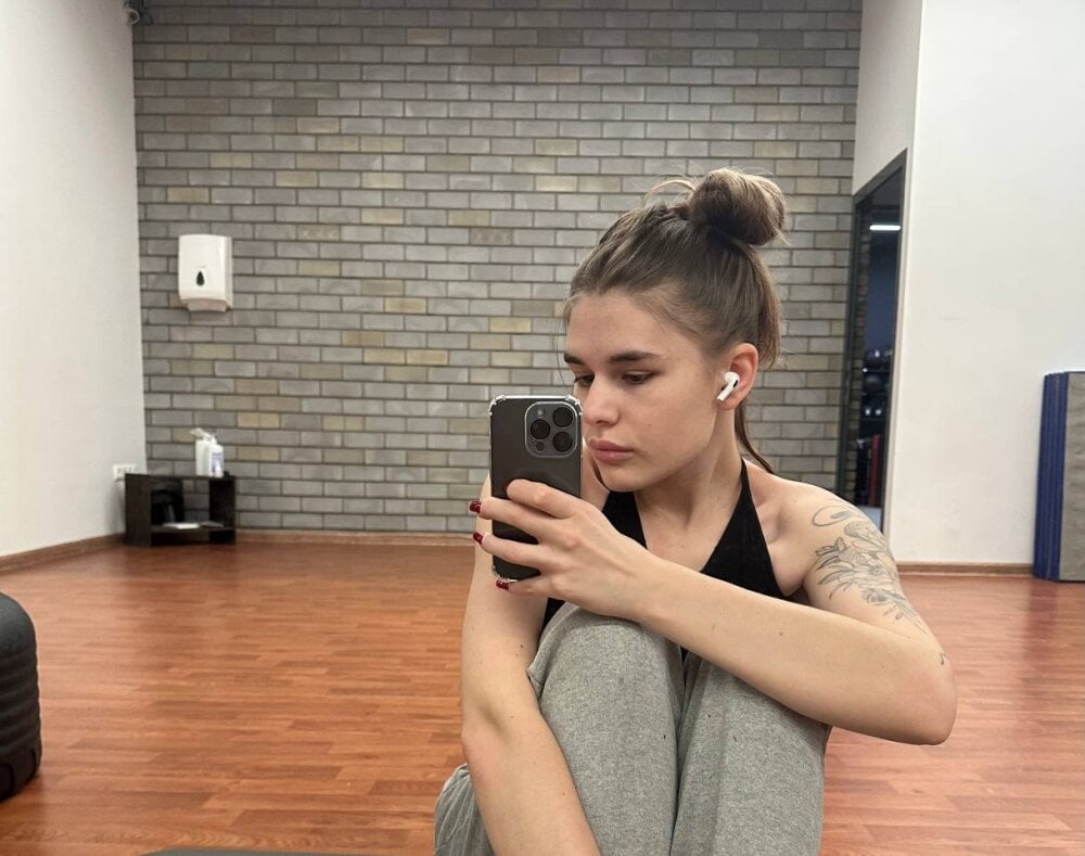 chatnmate.com vesperlilium livesex profile in at cams