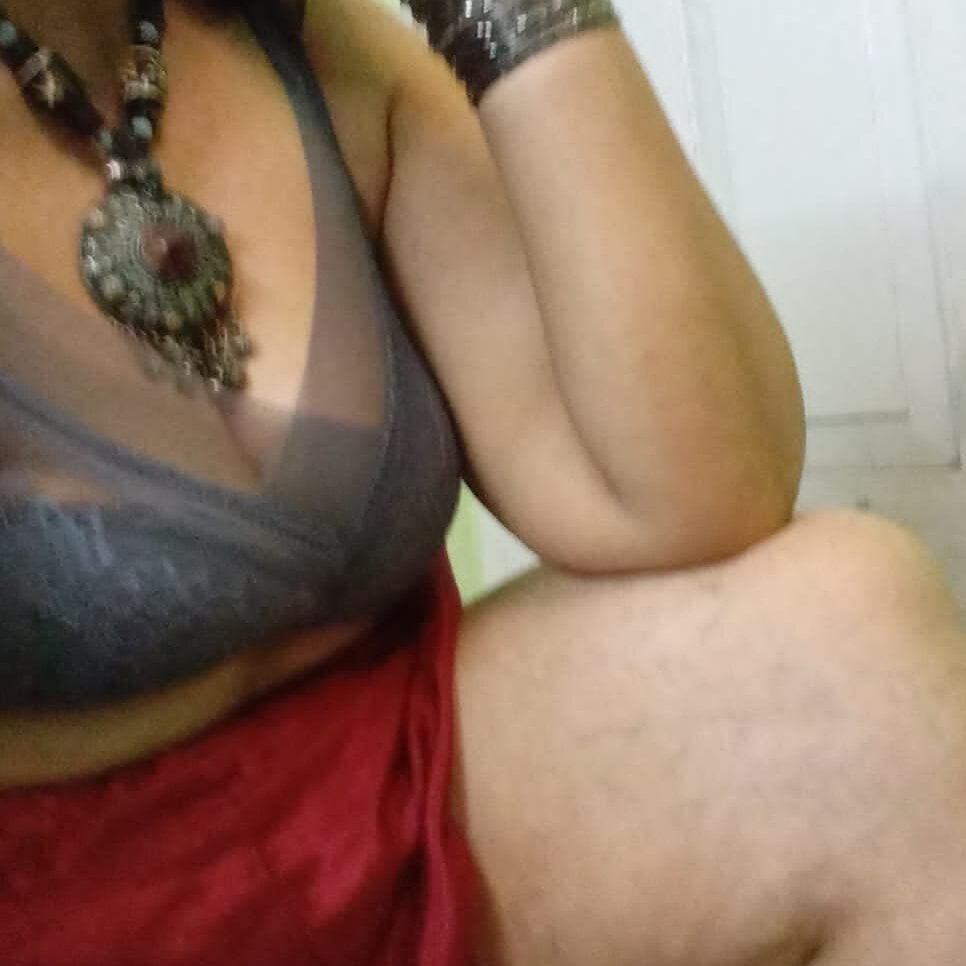 DesiMuffin live cam model at StripChat