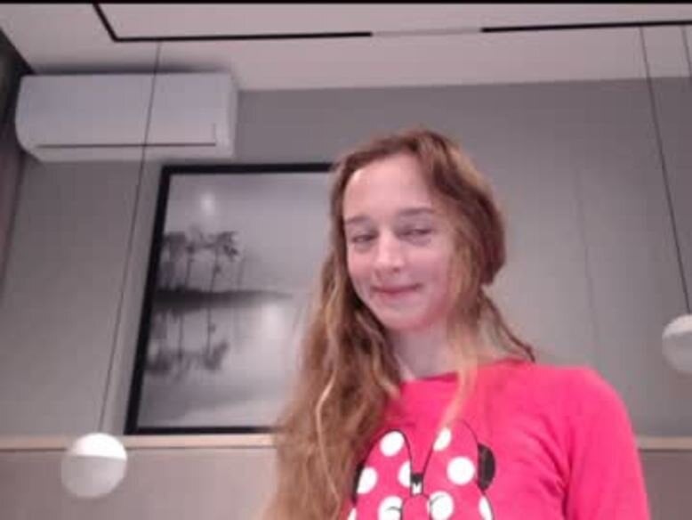 ShySchoolGirl's Offline XXX Chat