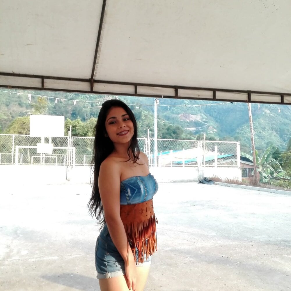 HANNA2003's Offline XXX Chat