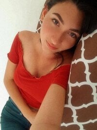 sweet_angel19_'s Offline Chat Room