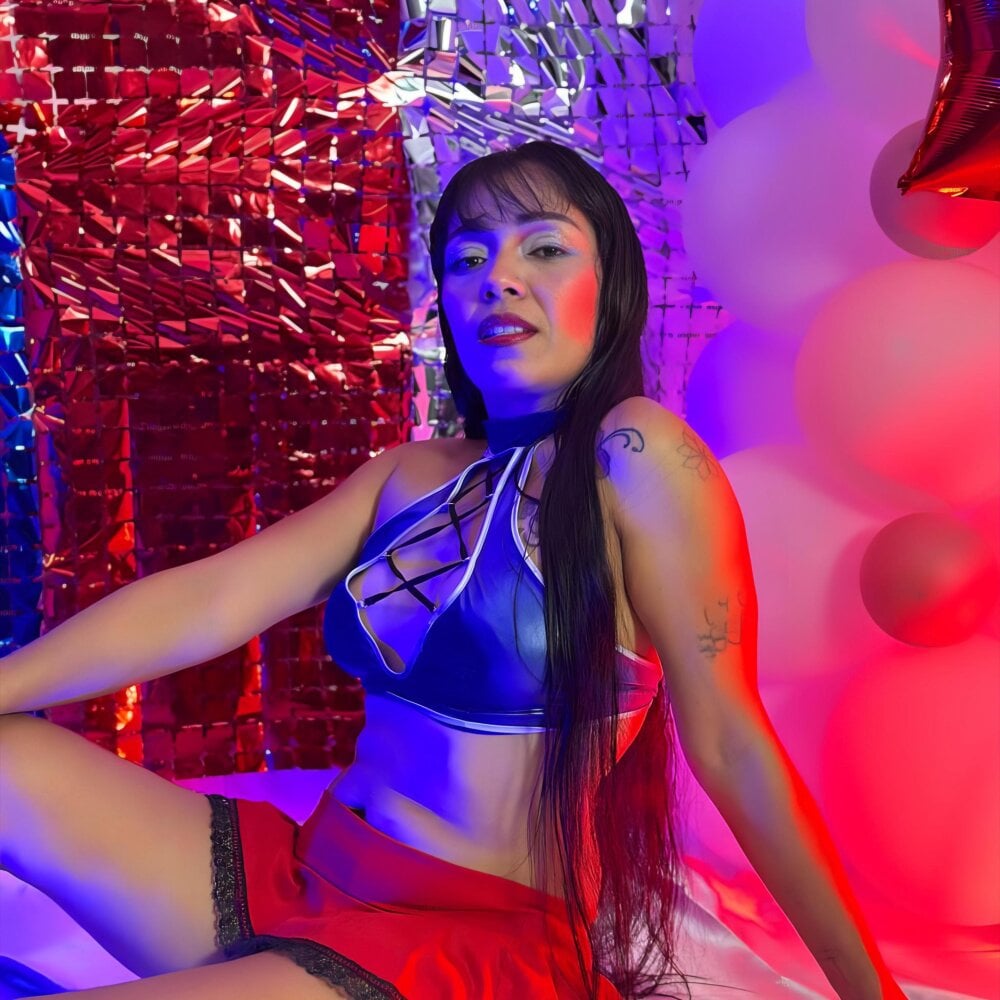 emily_hot17 live cam model at StripChat