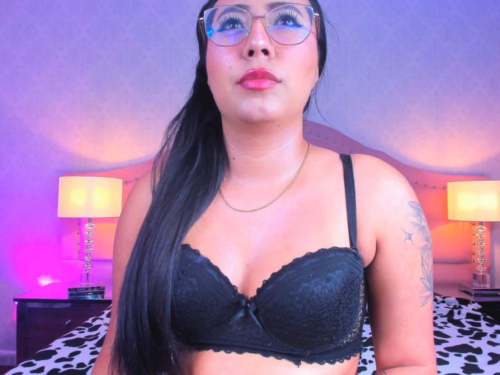 Watch  your_kim live on cam at StripChat