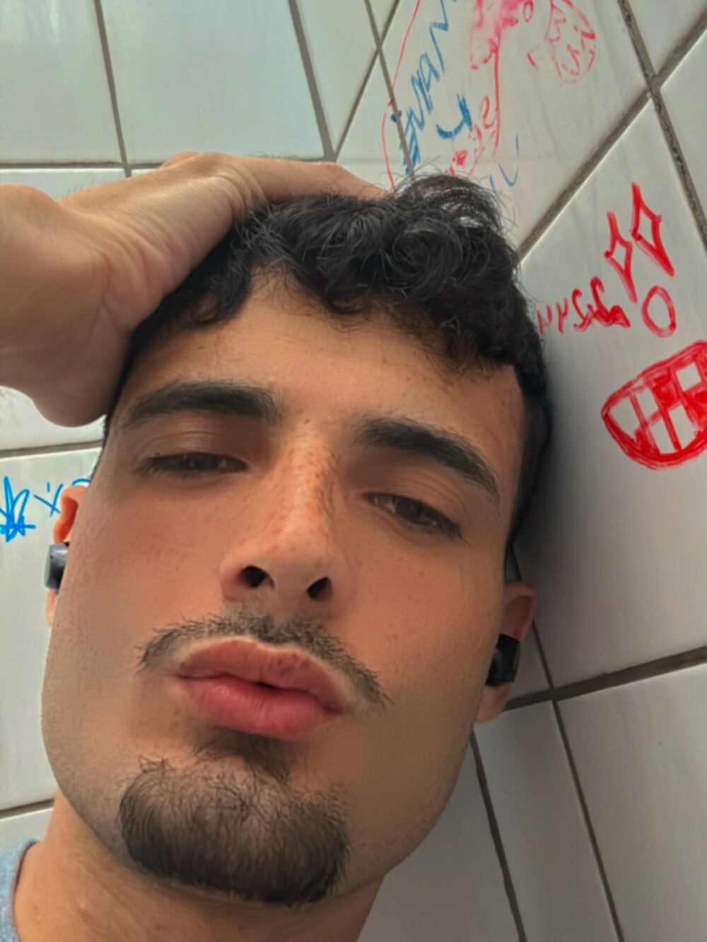 Dhi67's Offline XXX Chat