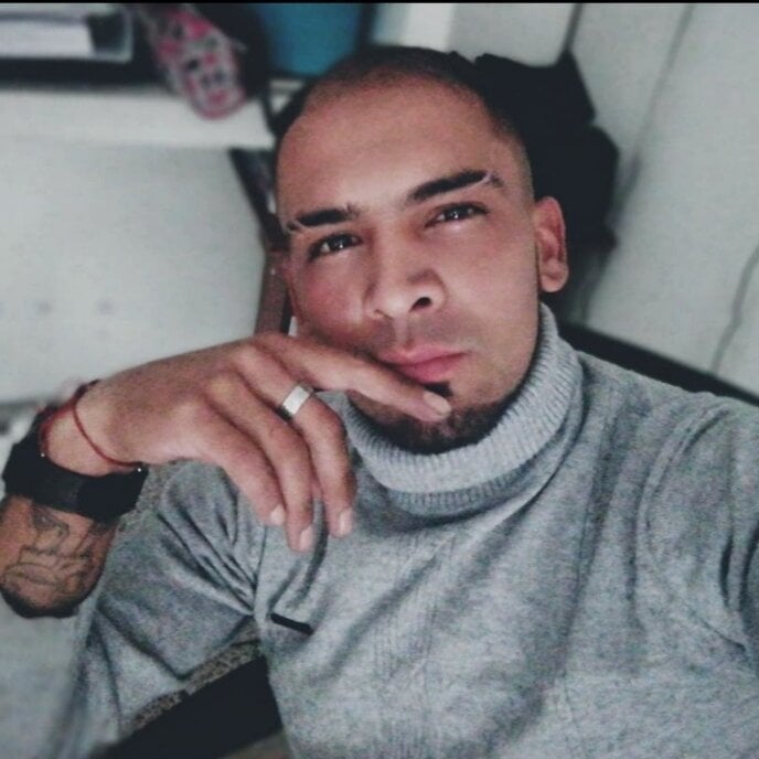 zotum_black from stripchat