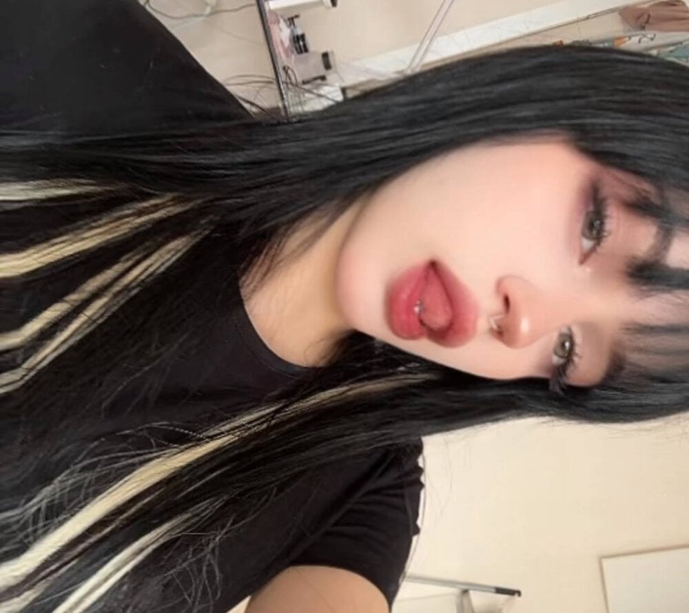 lilith_wholsh webcam profile - Chinese