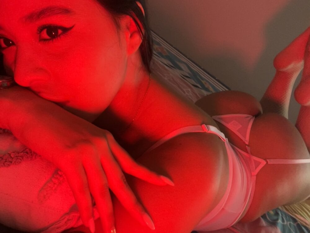 livestrip-joy.com little_amber6 livesex profile in latino cams