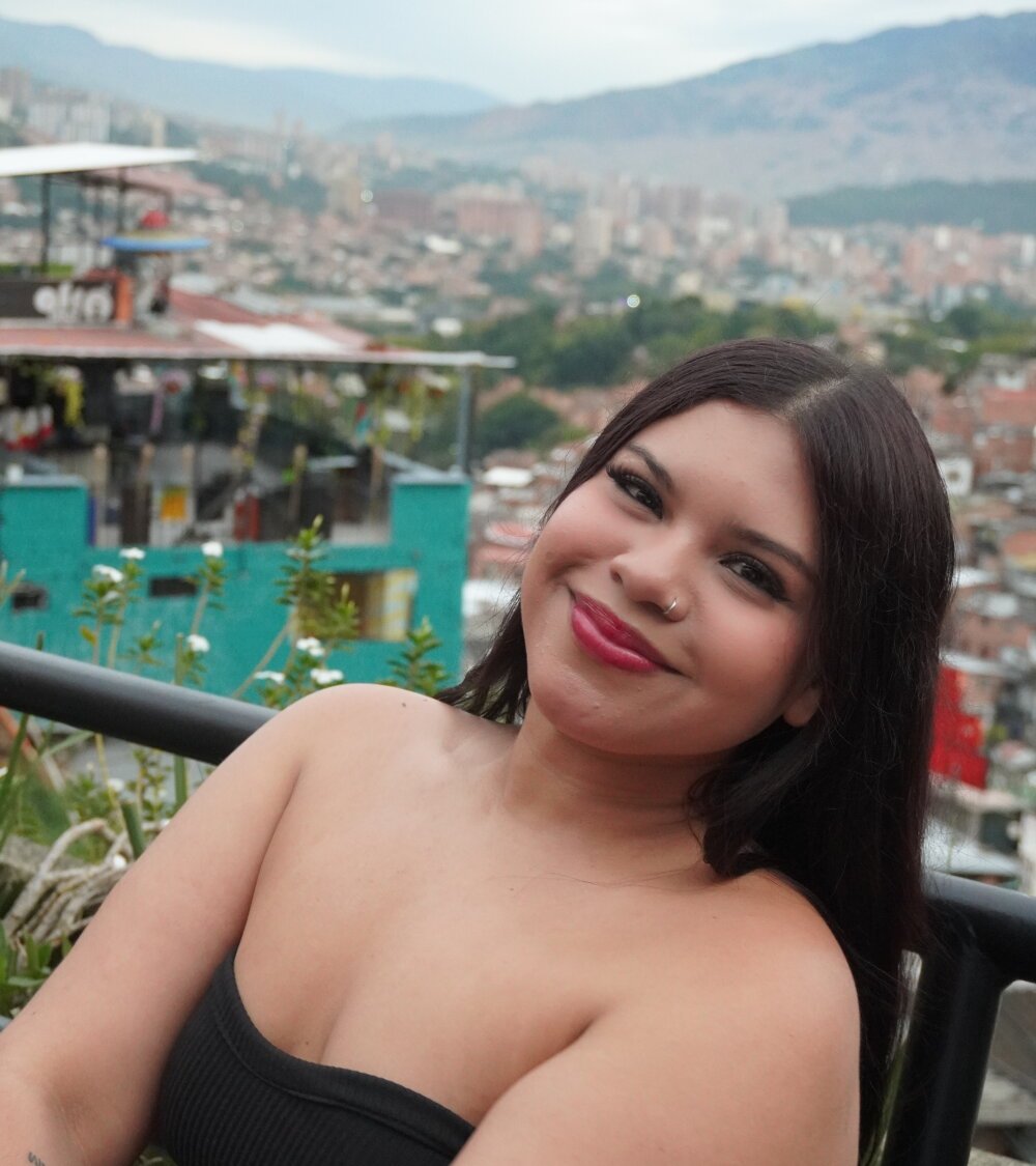 myliveeroticcams.com moanaprecious livesex profile in brown-hair cams