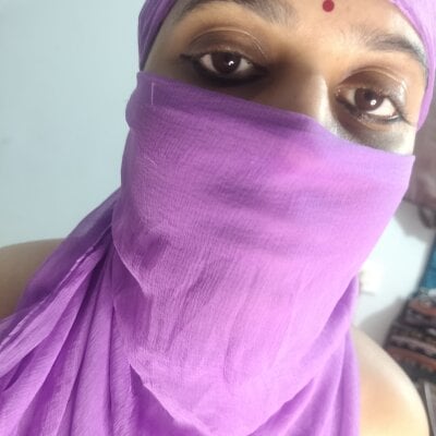 Pyari_Rashmi Live Cam on StripChat