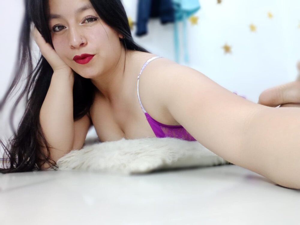 monickhot303av's Offline XXX Chat