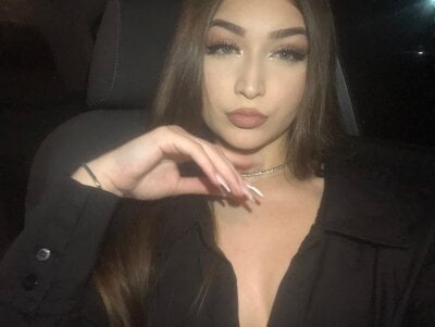 EllaClarke Live Cam on StripChat