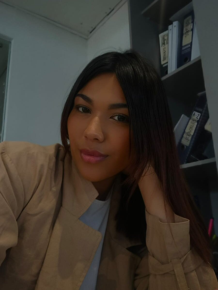 mega-camsex.com catherine_b_ livesex profile in brown-hair cams