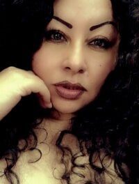 hazel_milf's webcam live show
