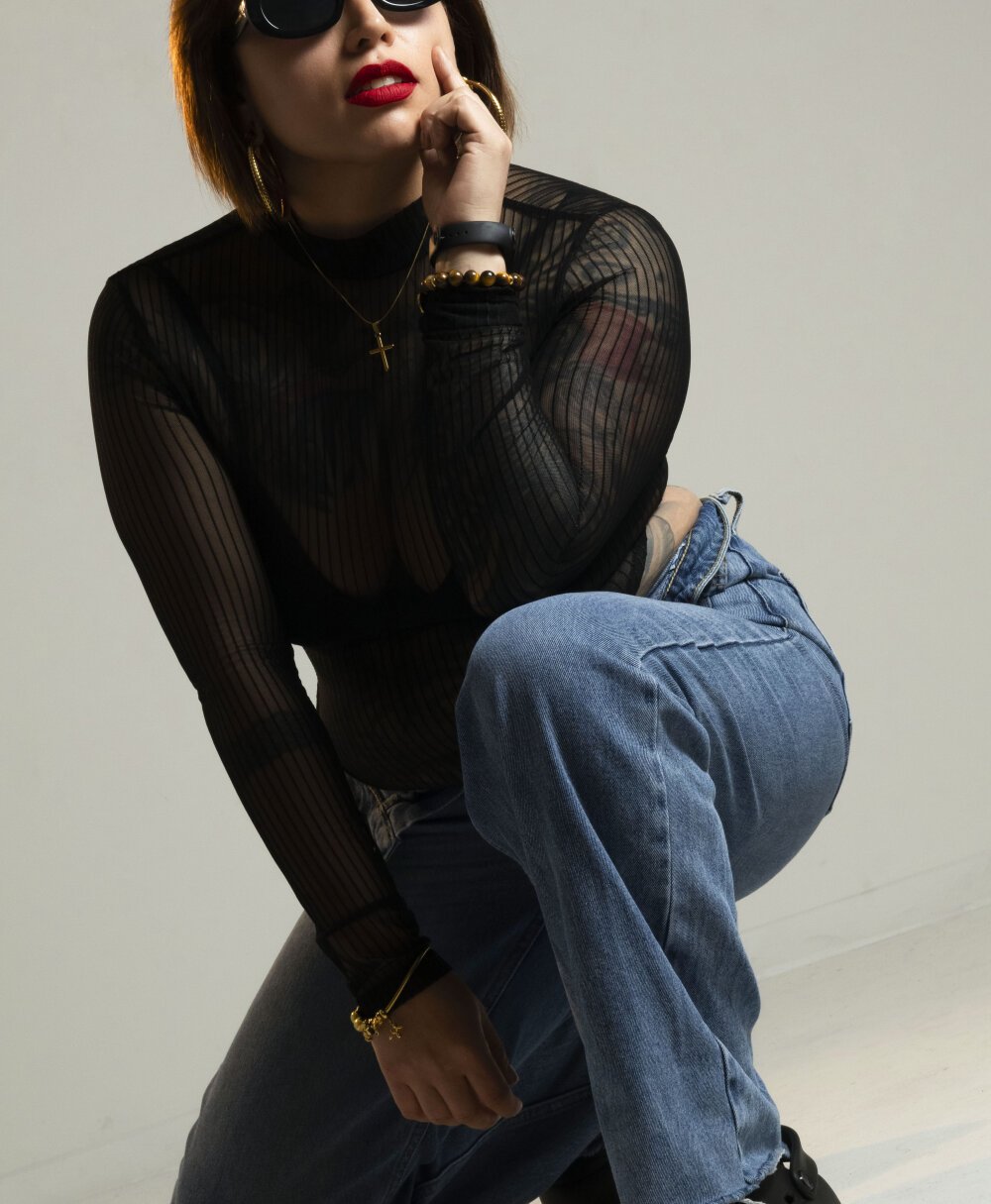 myliveeroticcams.com bella_hefner livesex profile in i-live-in-the-sunflower-field cams