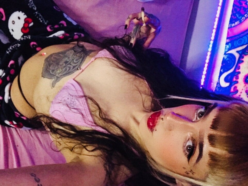 virtualgirlbr live cam model at StripChat