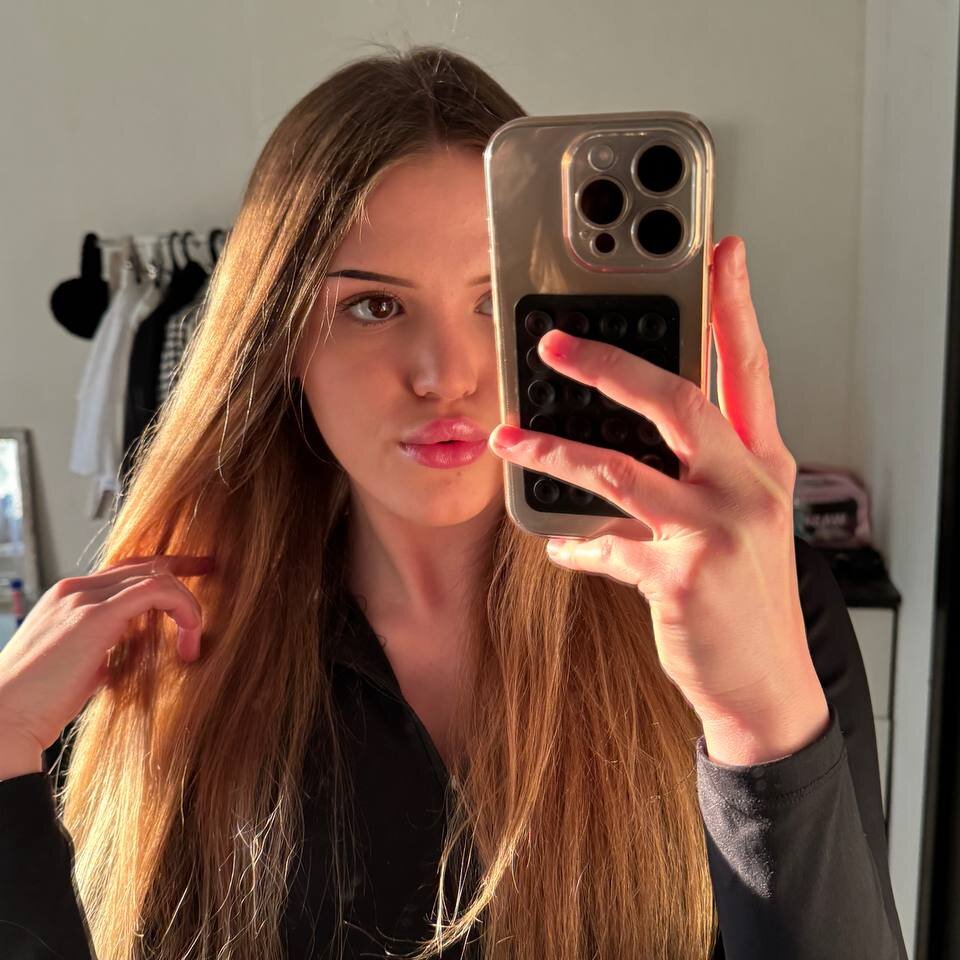 bestlivesexchat.com kitty_moree_ livesex profile in white cams