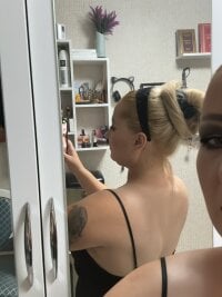 Blanche_Mae's Offline Chat Room