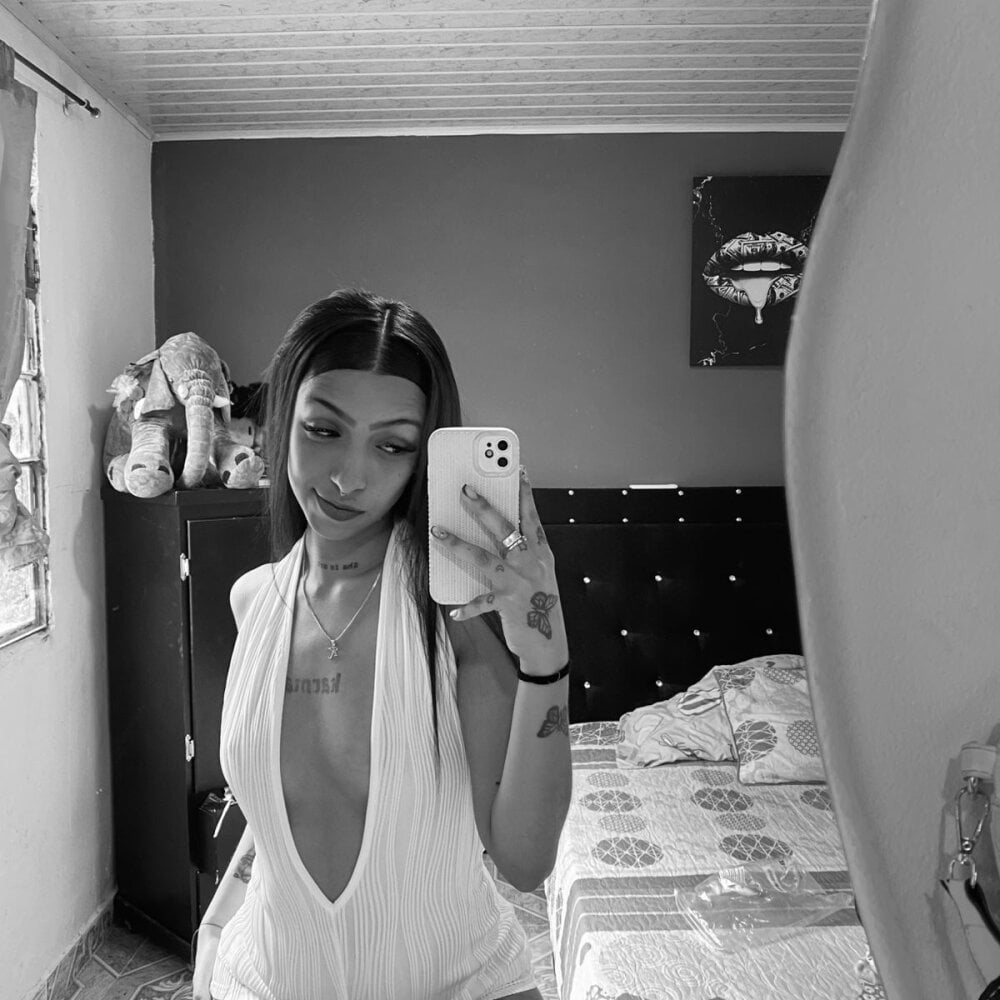 emma_hearths from stripchat
