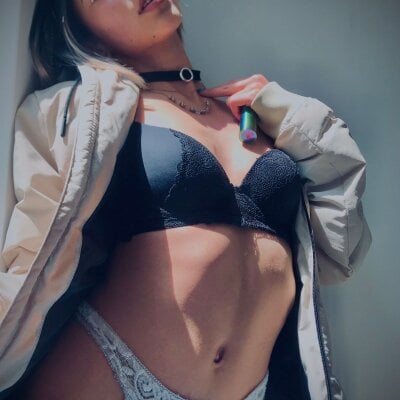 Ameellie - colombian petite