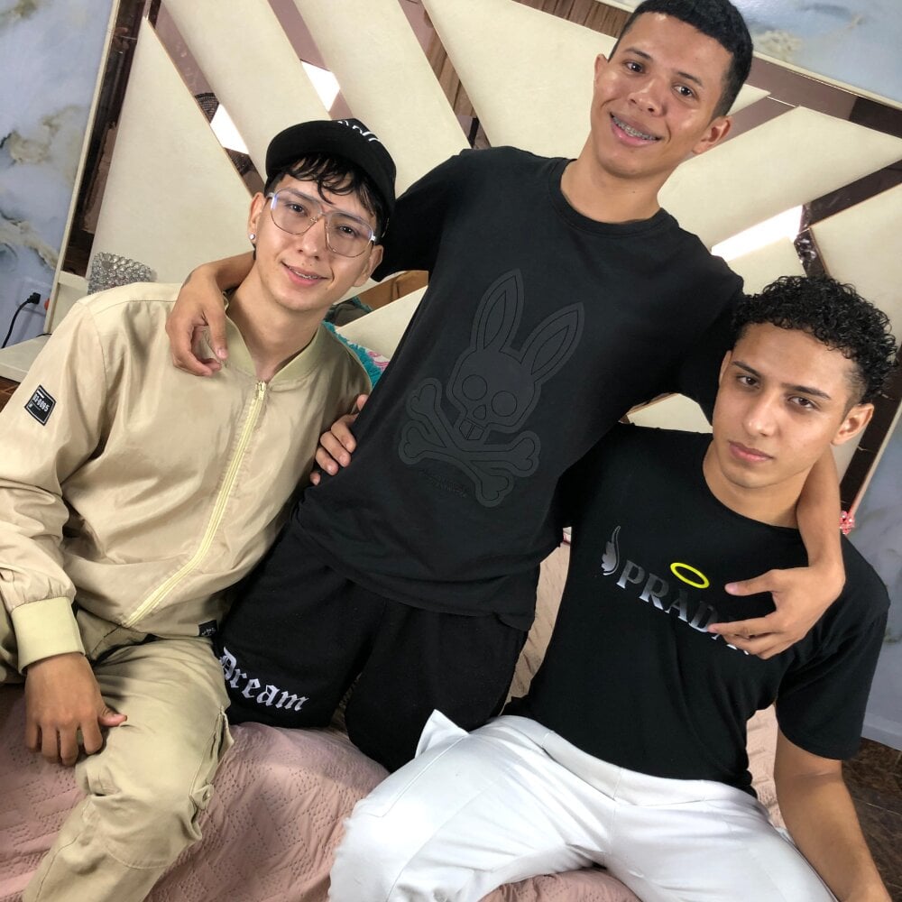 gentlemen_of_unlimited's Offline XXX Chat