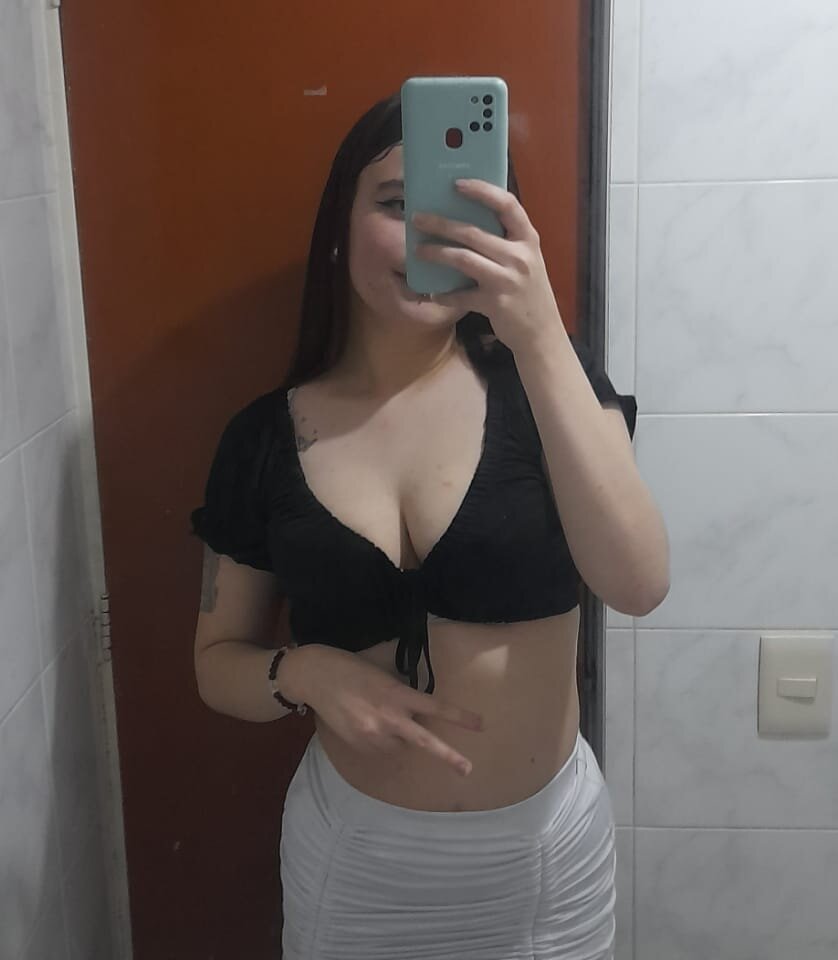 Live sex webcam photo for Whiitney_ #289995804