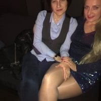 FunkyGirls69's Offline Chat Room