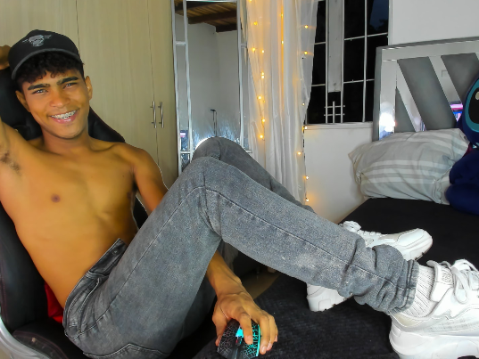 Ryan-Hill- live cam model at StripChat