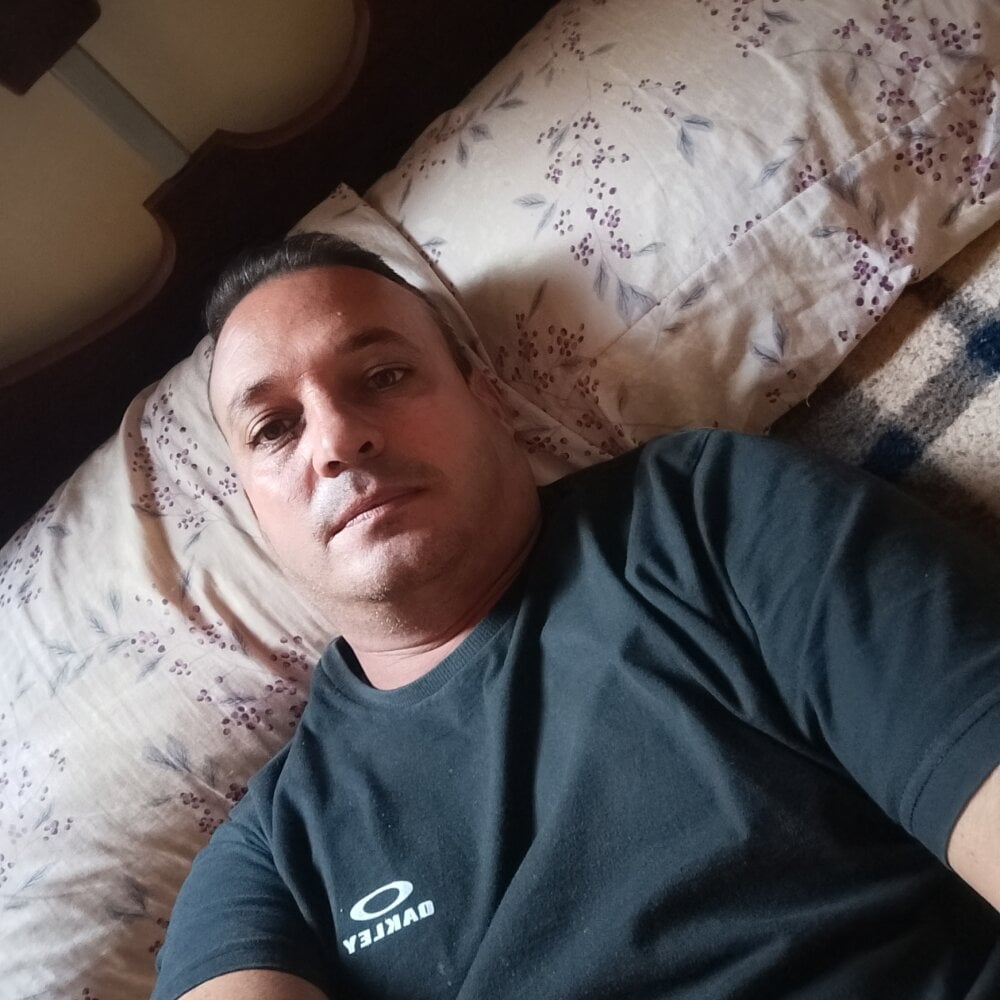 Alexandremaz8 Offline XXX-Chat