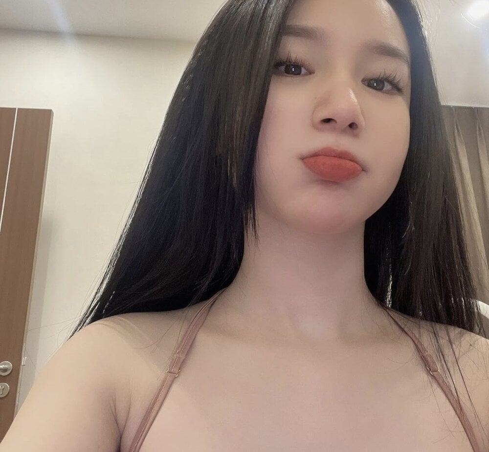 free6cams.com luckyhine livesex profile in granny cams