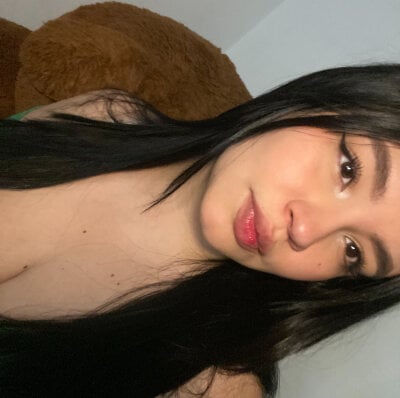 Emily_Taylor2 on StripChat