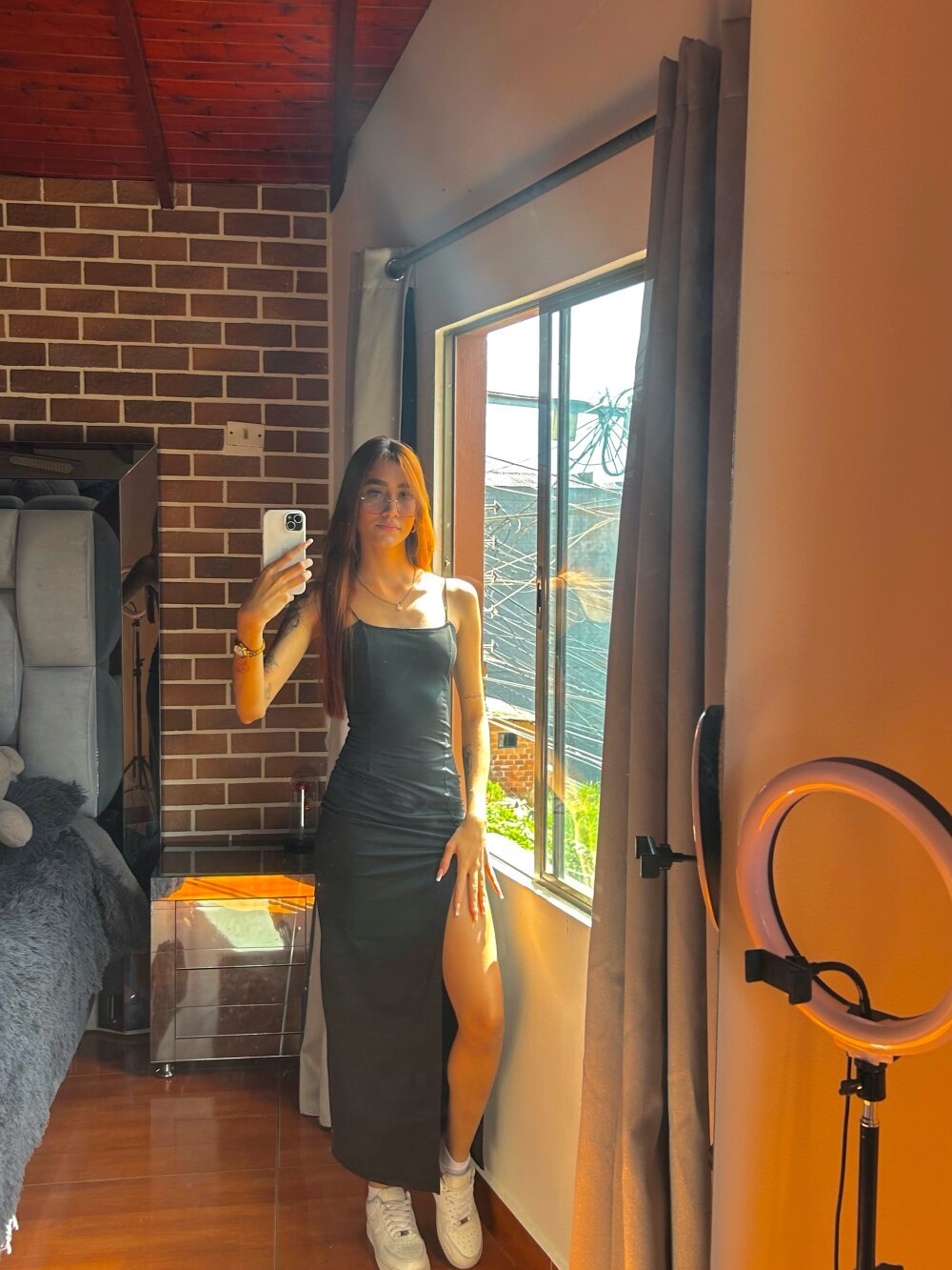 sexcityguide.com issy_moon livesex profile in small-tits cams