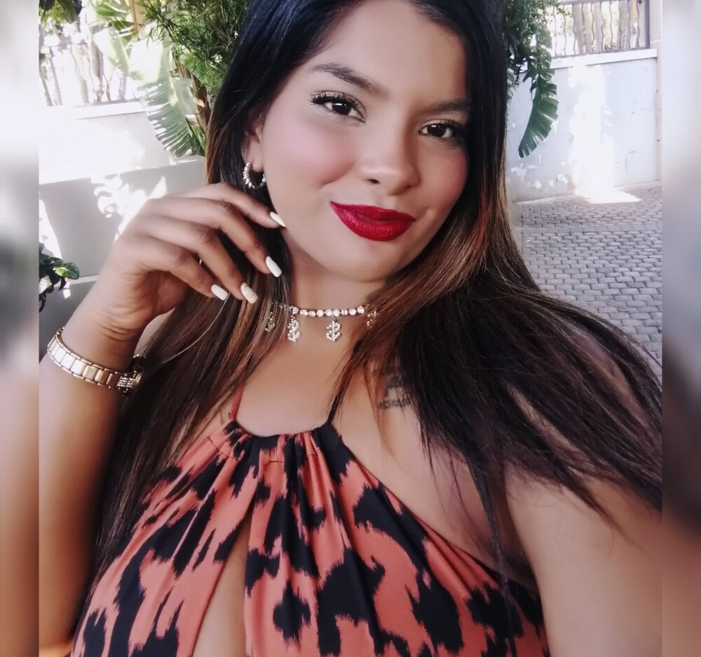 iluvcams.com jeninezoya livesex profile in 15383604 cams