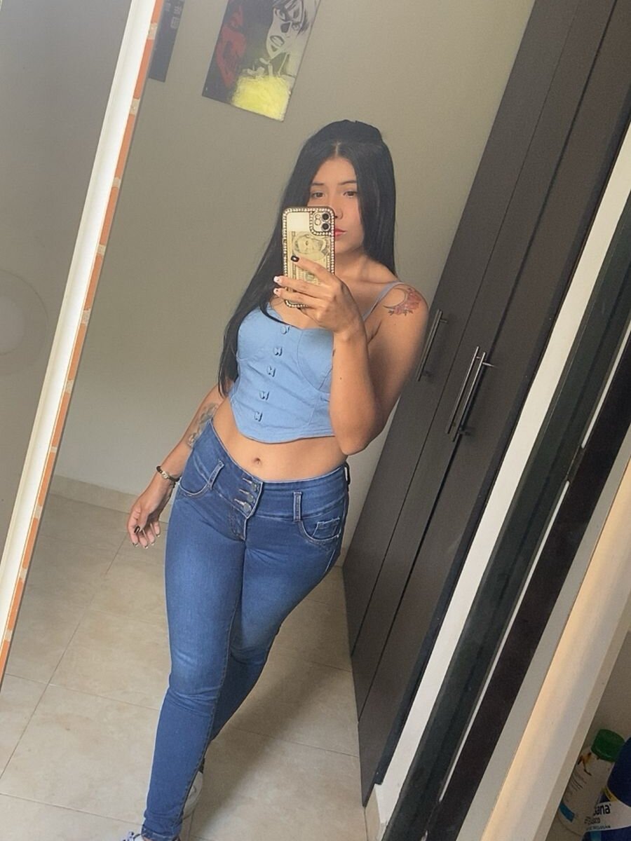 Live sex webcam photo for mayerlin_ #290089977