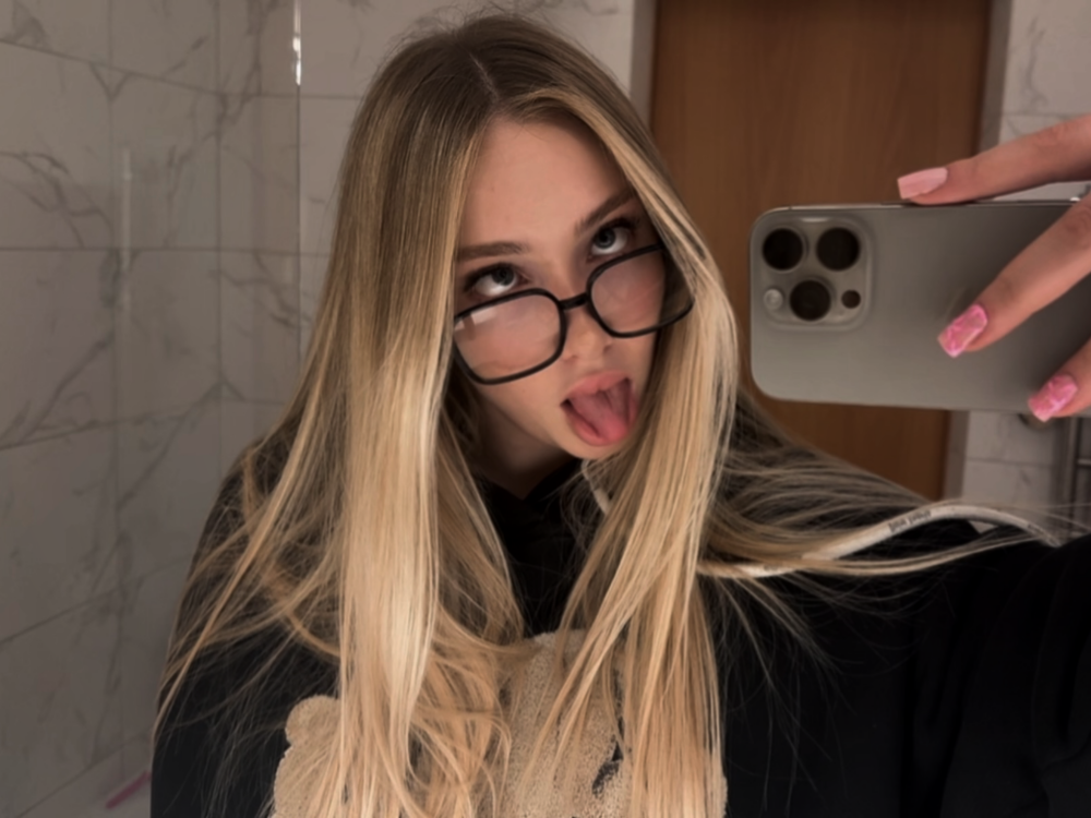 xxx-topcamgirls.com danostertag livesex profile in lesbian cams