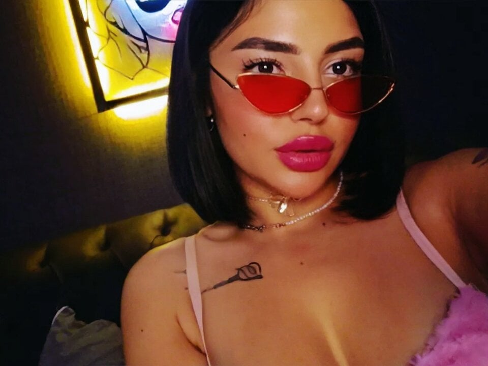 Watch  Zarayuce live on StripChat