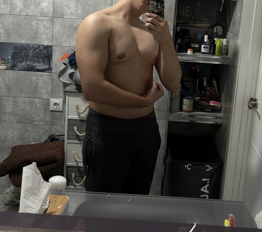 anonimux_18 from stripchat