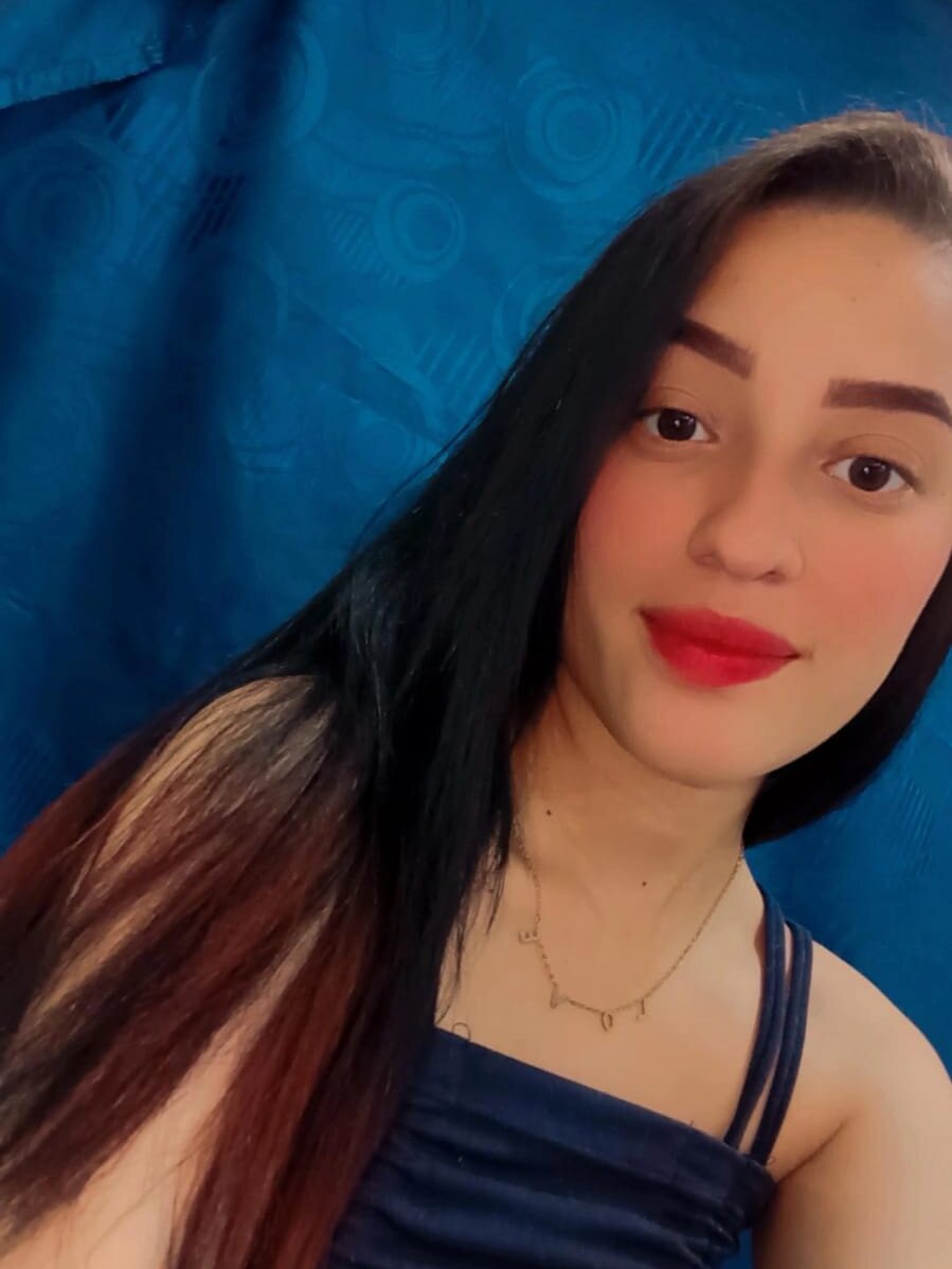 layla_miller profile