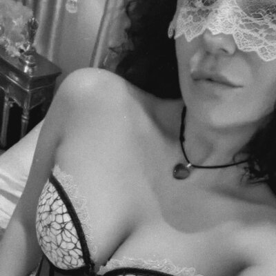 _pig_eyes_ Live Cam and Statistics on UnifiedCams