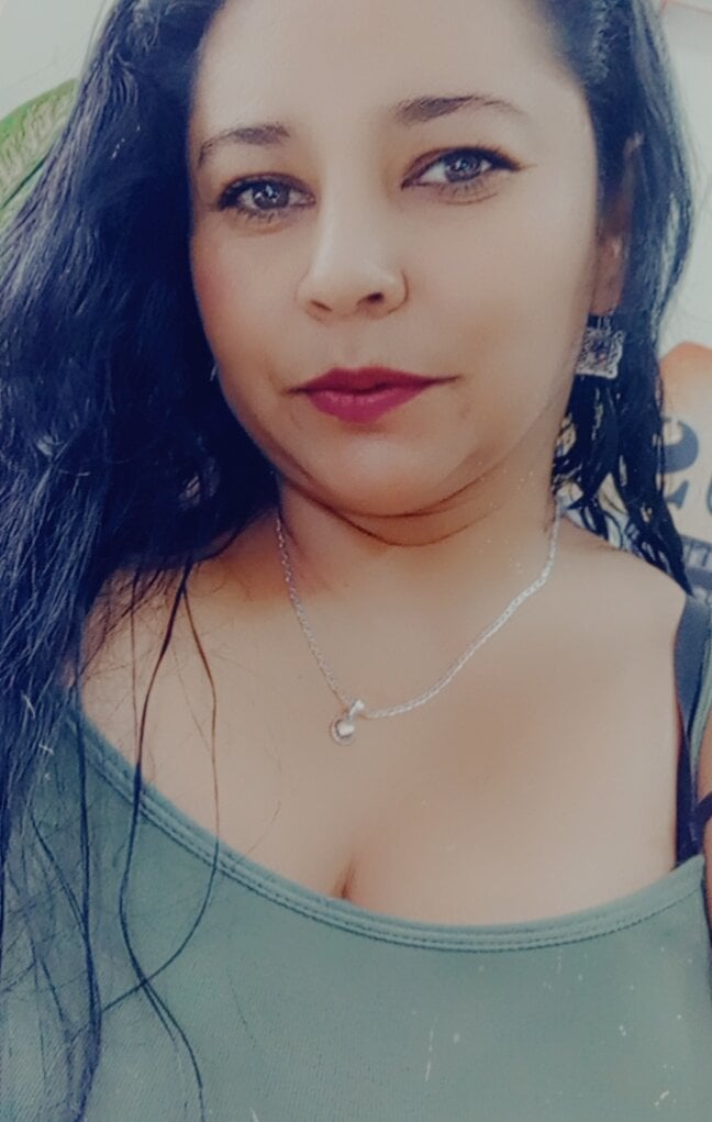 Latina_Faruk's chat room
