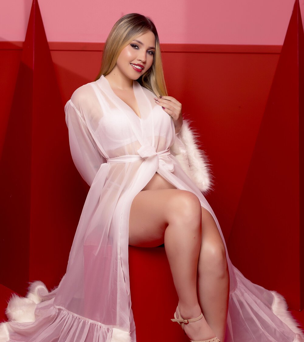 Live sex webcam photo for Ary1_ #290215445