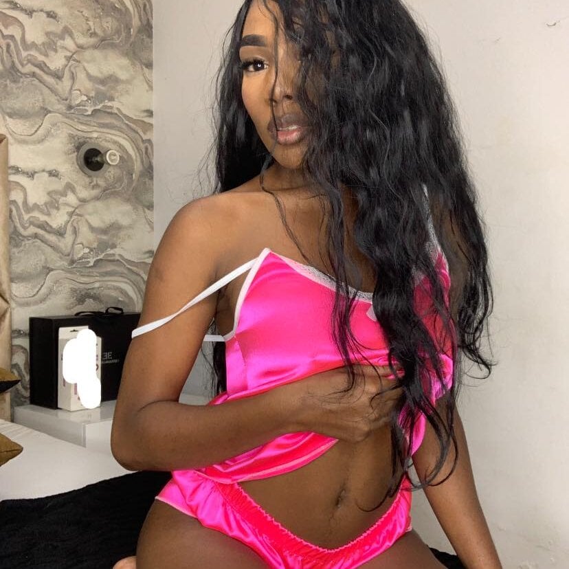 stripchat esmeraldaparck webcam profile pic via cam-performer.com