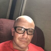 Chellysbitchboy's Offline Chat Room