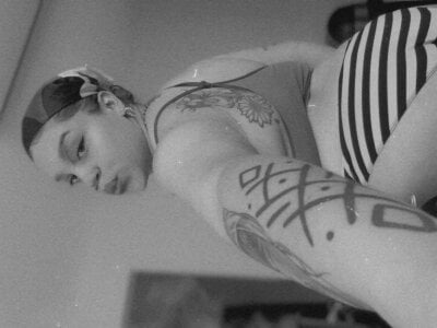 QueenNuttCollector - humiliation