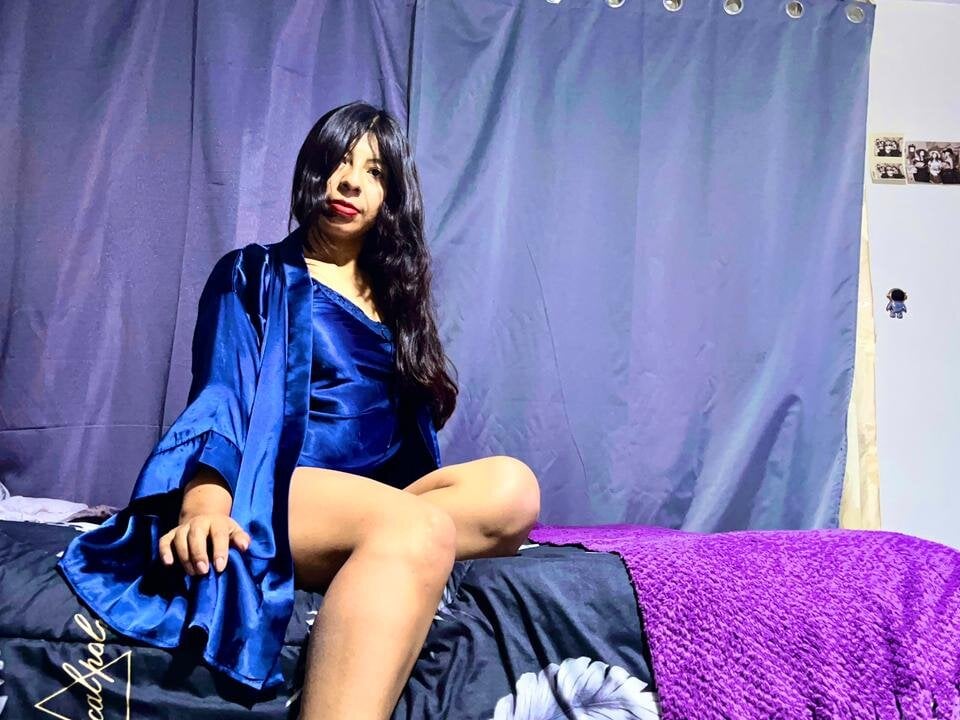 livesex.fan conniyes livesex profile in alice-in-wonderland cams