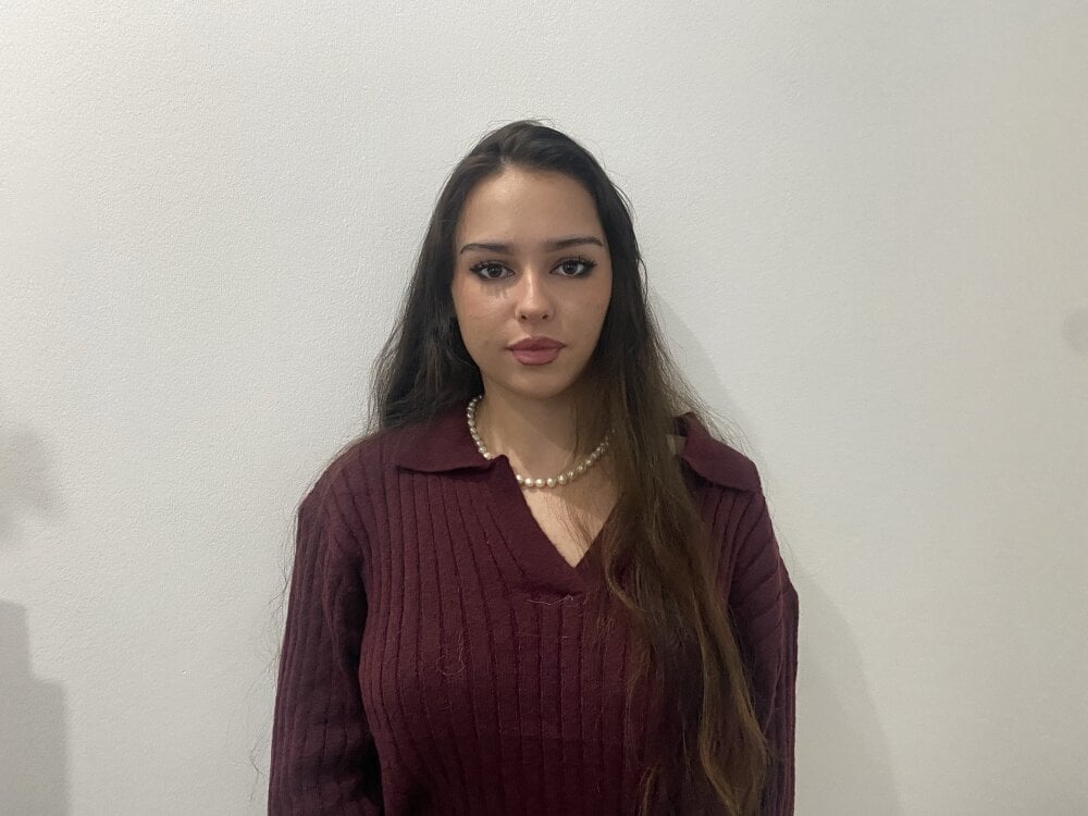 onaircams.com zoilasalyards livesex profile in white-hair cams