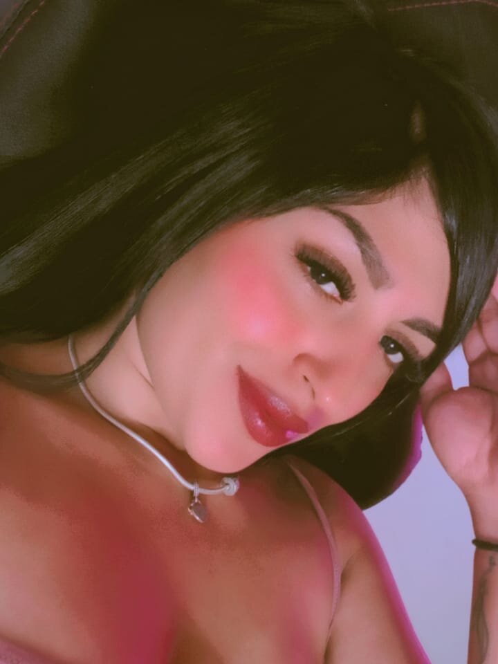 Live sex webcam photo for MissDennise #289975337